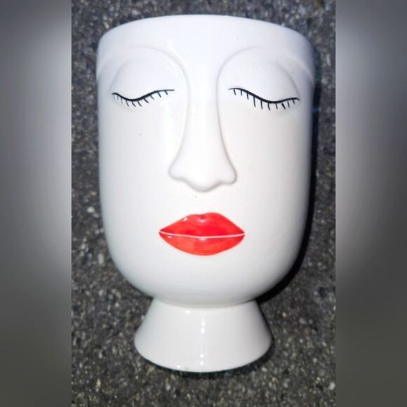 Red and White Artistic Face Vase Accents - Picture 8 of 10